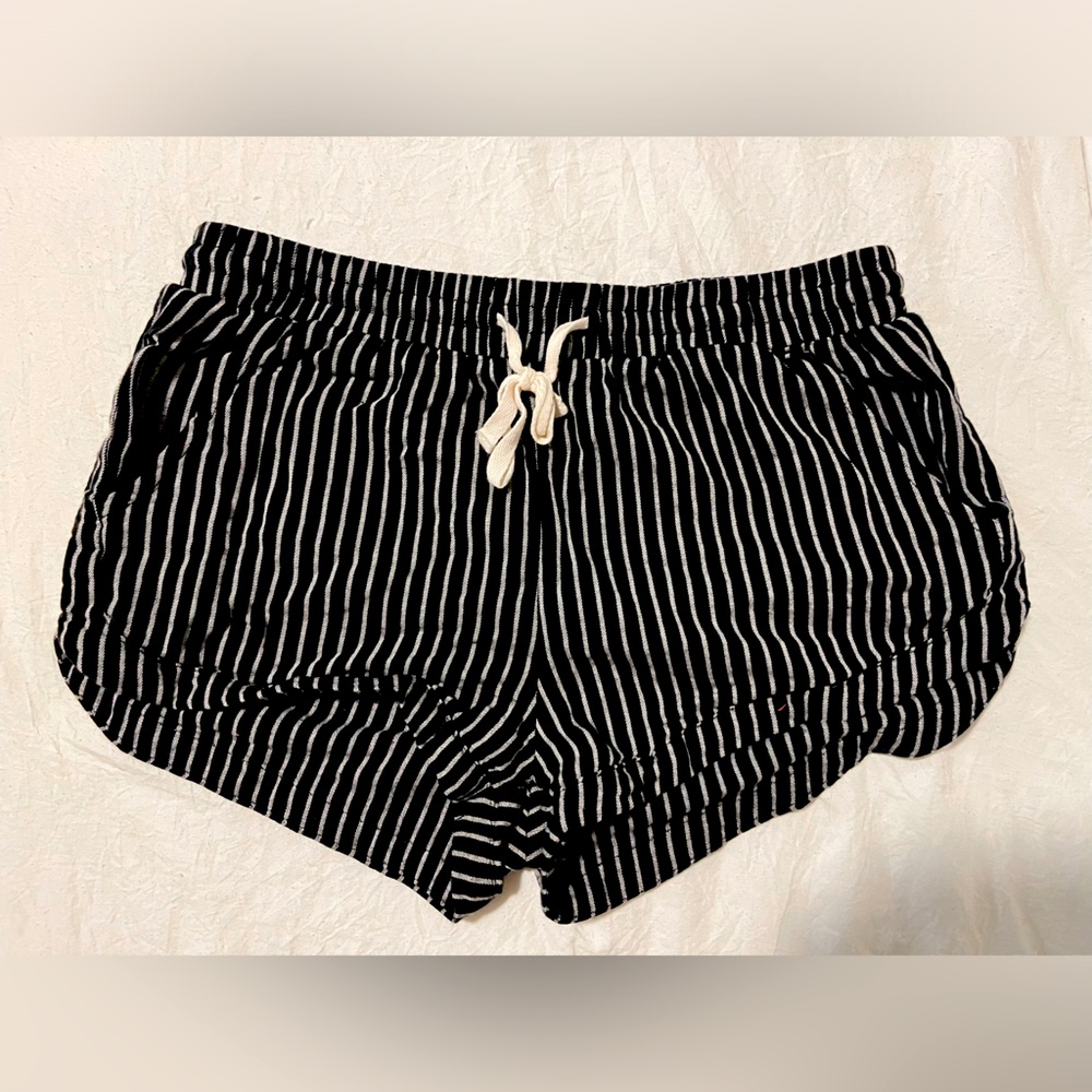 Cute billabong cotton striped shorts
